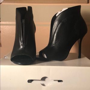 Never Worn Black Aldo heels